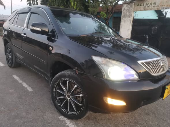 A picture of Toyota Harrier 0672847429