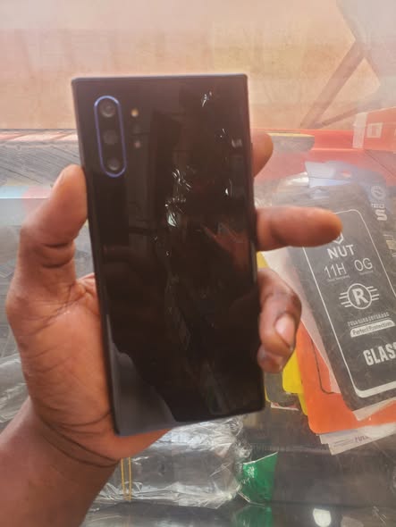 A picture of Samsung note 10 plus