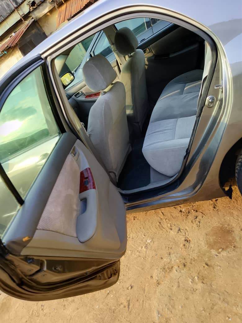 A picture of Toyota Corolla LE 07