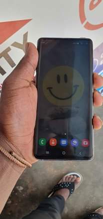 A picture of Samsung galaxy s10 with 128GB 8gb ram on sell 350k
