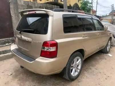 A picture of 06 highlander for sale