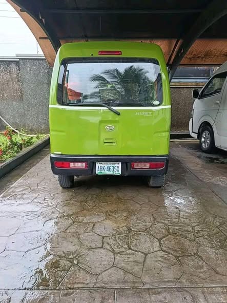 A picture of 2005 Mini bus 2005