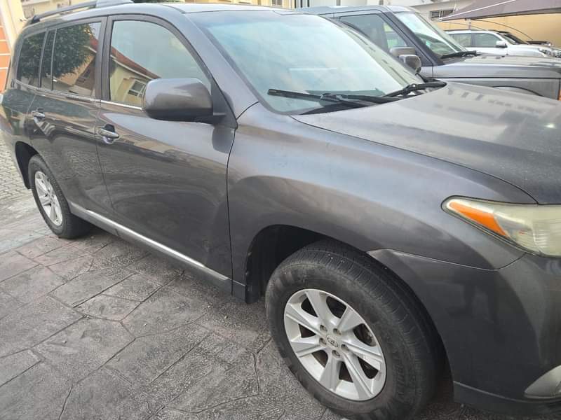 A picture of This is Super clean Toyota Highlander 2013 model registered but