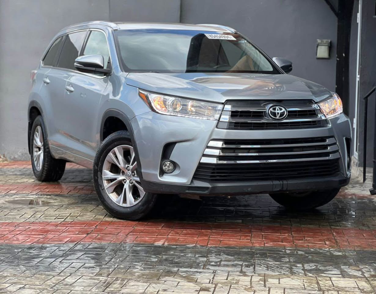 A picture of Foreign used Toyota Highlander 2015 Xle April 2025 entry 31m