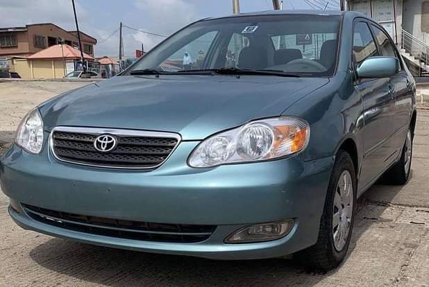 A picture of Toyota Corolla LE 2005 model