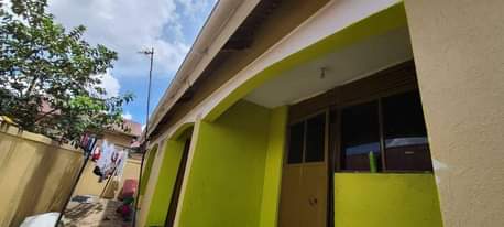 A picture of 3 double rooms for sale at 65m. They make 7500