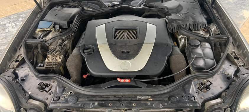 A picture of Sharp Grade 2006 E350 Benzo 3 7m Buyer settles 150k