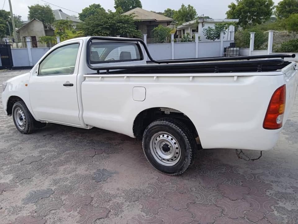 A picture of pick up hilax single