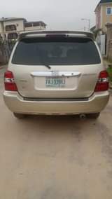 A picture of Toyota Highlander 2004 model 3 row first body pam