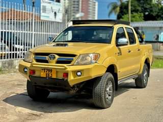 A picture of TOYOTA HILLUX DOUBLE CABIN