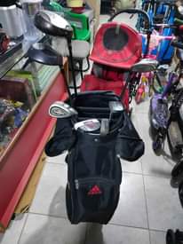 A picture of UK used golf set Ugx.1.200.000 each