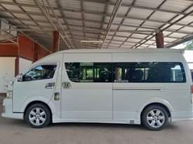 A picture of 2011 TOYOTA COMMUTER