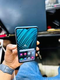A picture of Samsung A12 128Gb 4Ram clean sana Lipia 220 000Tzs haina