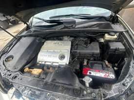 A picture of Partially first body 2005 Rx 330 Lexus with sun roof