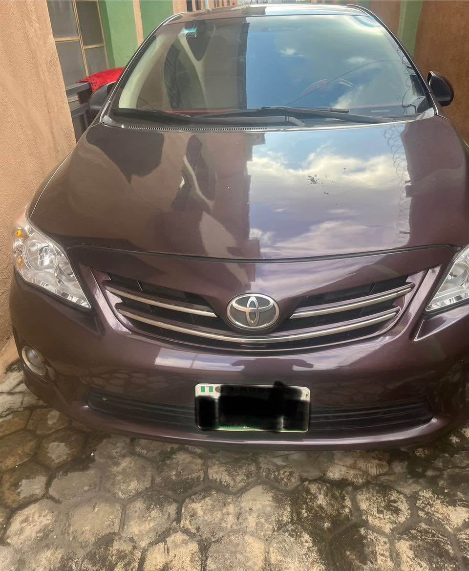 A picture of SUPER CLEAN 2013 REGISTERED TOYOTA COROLLA LE LEATHER SEAT 100