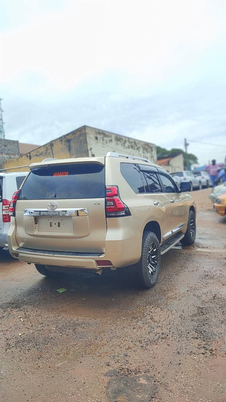 A picture of 2012 Toyota prado tx
