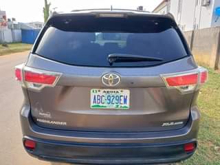 A picture of 2017 Toyota Highlander XLE neatly used superb engine gear and