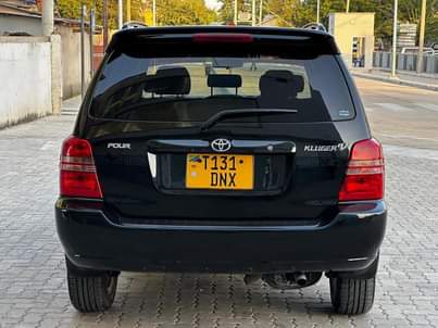 A picture of TOYOTA KLUGER Year. 2004 Colour Black Engine Cc 2360 Gear.