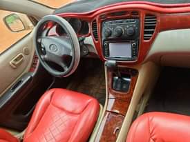 A picture of TOYOTA HIGHLANDER