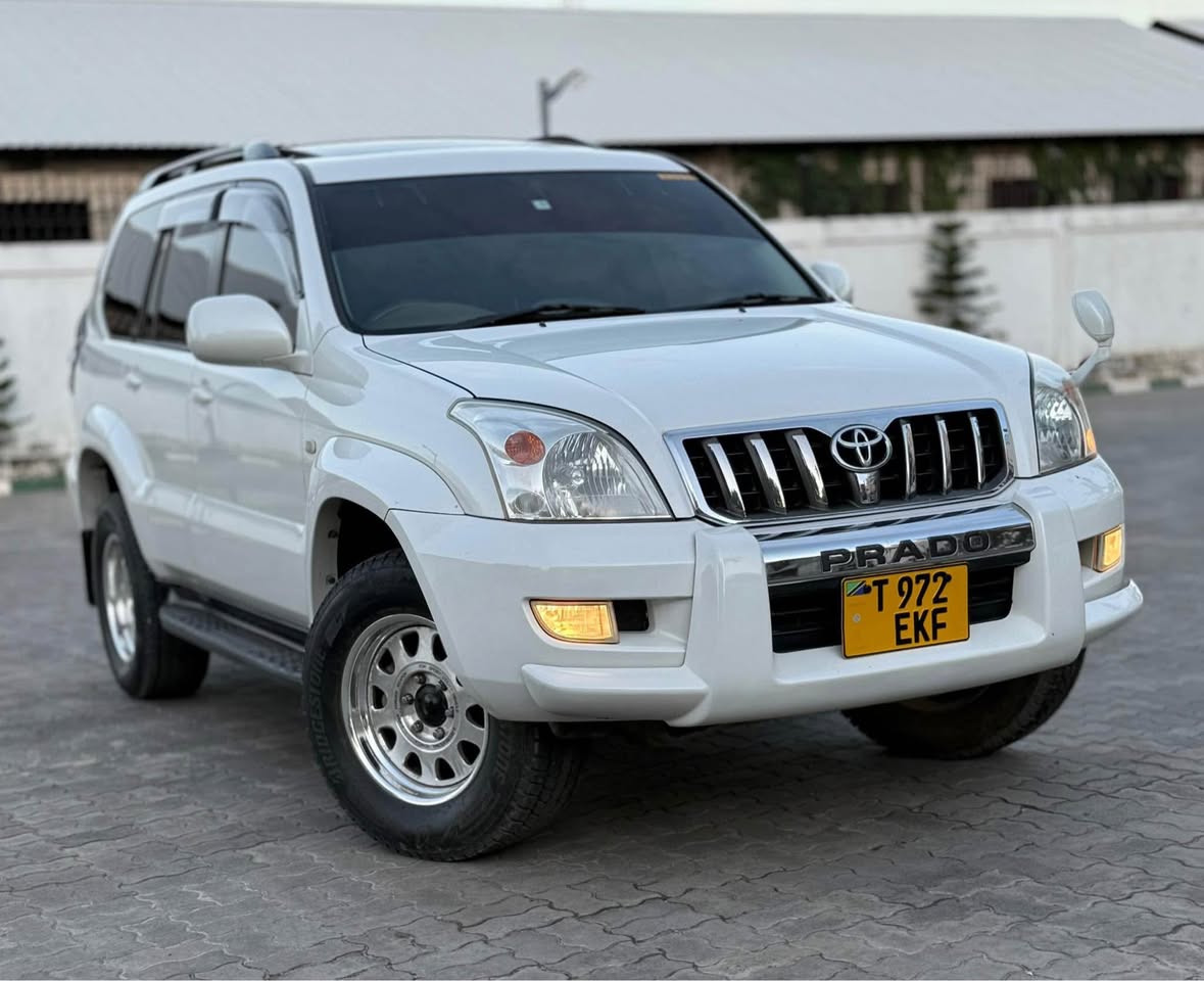 A picture of LAND CRUISER PRADO 120 DISEL ENGINE