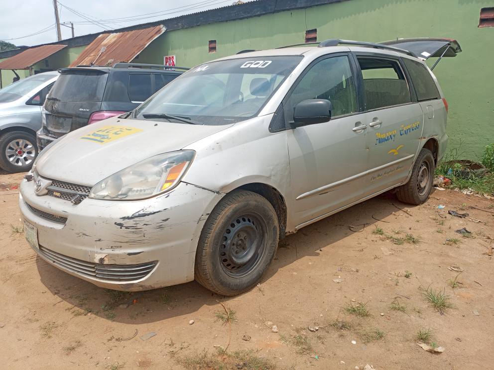 A picture of Toyota sienna 2006