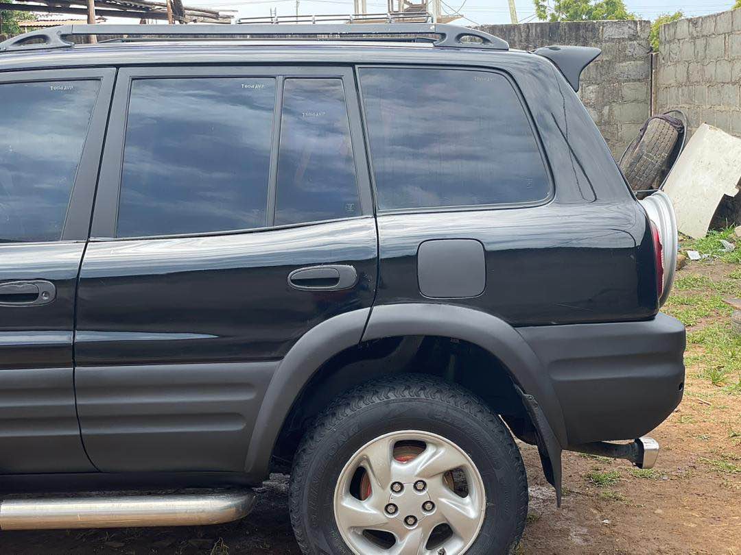 A picture of TOYOTA RAV 4 OLD MODEL