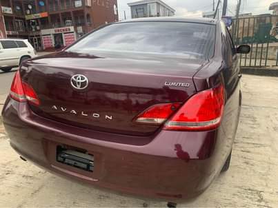 A picture of Toyota Avalon limited 2007