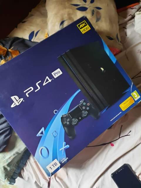 A picture of Ps 4 pro