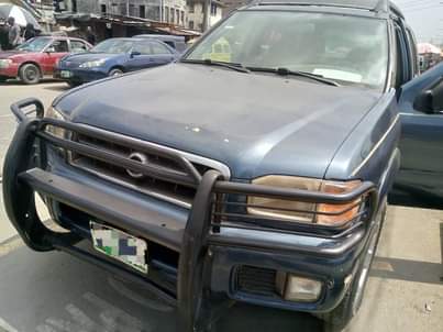 A picture of Nissan Pathfinder 03