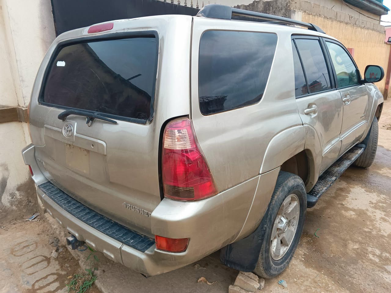 A picture of 2005 Toyota 4runner