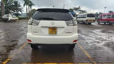 A picture of 2006 Toyota Harrier