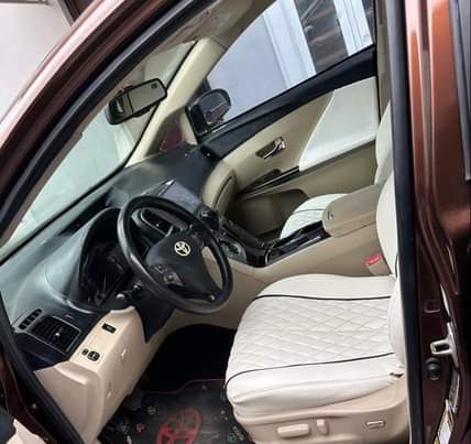 A picture of Toyota venza 2010