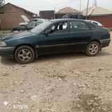 A picture of Toyota avensis 2002