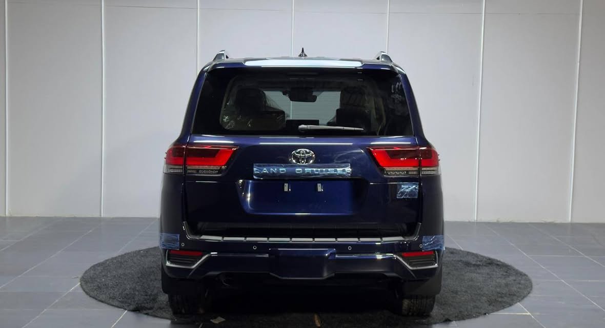 A picture of LAND CRUISER ZX 2025