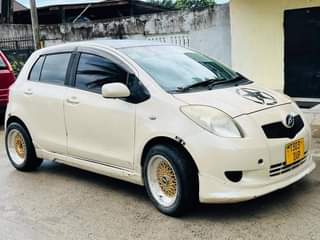 A picture of 2000 Toyota Virts New Model Creem