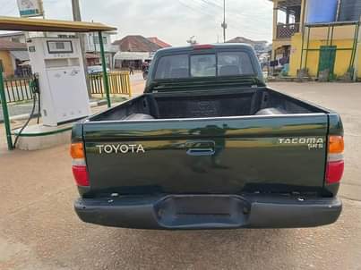 A picture of 2001 Toyota Tacoma