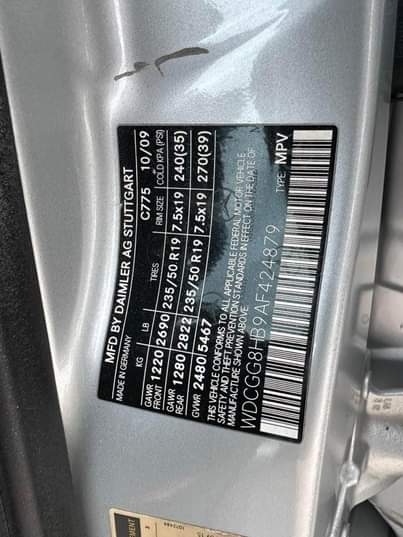 A picture of 2010 EXTREMELY CLEAN GLK350 WITH A CLEAR MOVEMENT DUTY