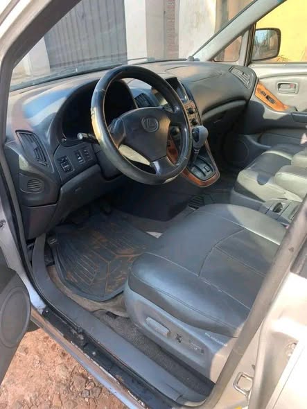 A picture of Lexus Rx300