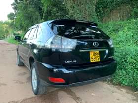 A picture of Toyota Harrier Model 2006 Engine 2 4cc Price 38M 0709788048