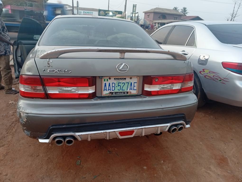 A picture of Lexus car