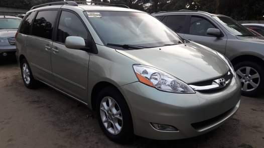 A picture of Brand TOYOTA Model SIENNA Year 2006 Transmission Automatic Price 650