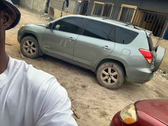 A picture of Toyota RAV4 2007