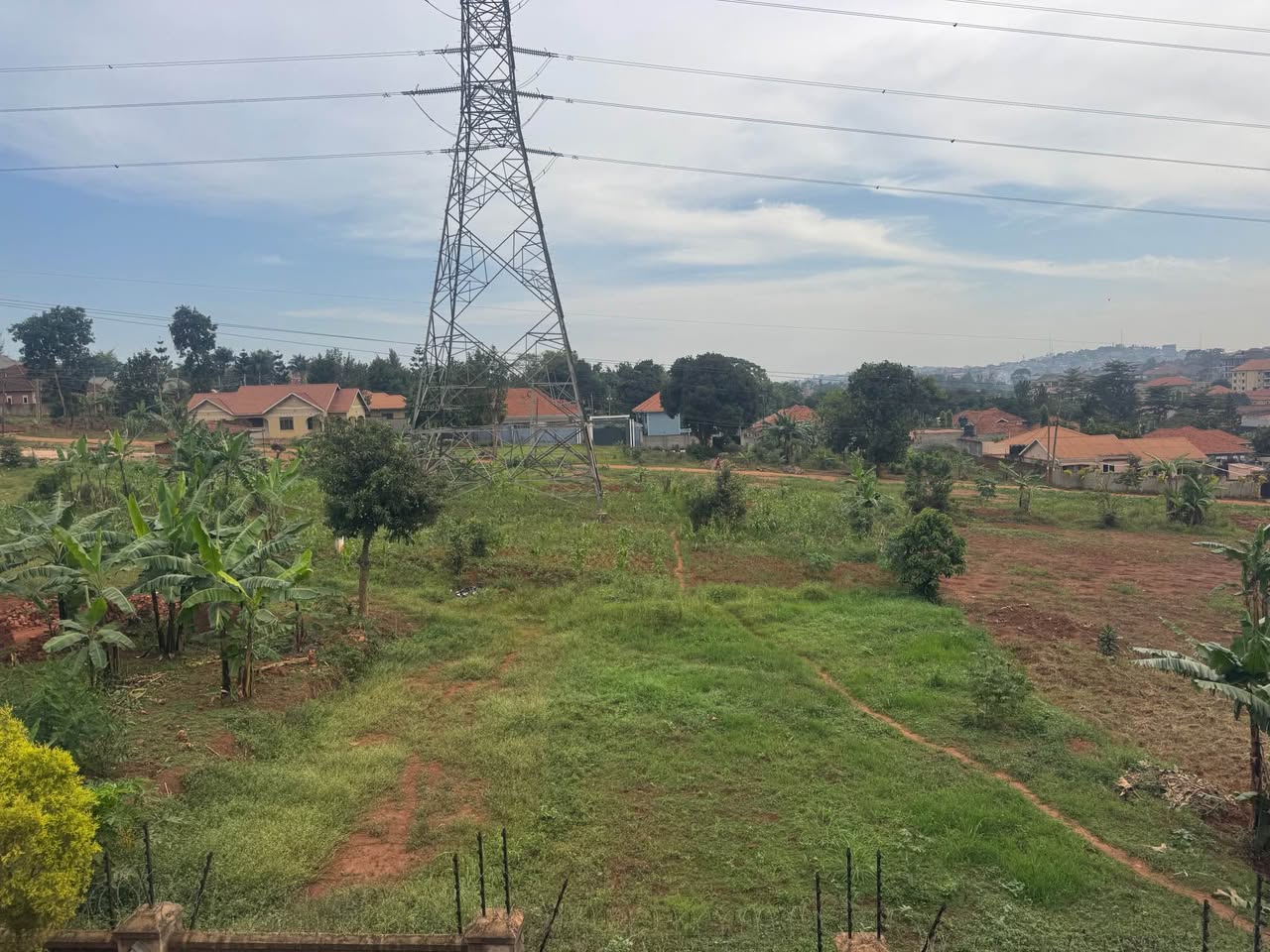 A picture of Plot on quick sale in buwate