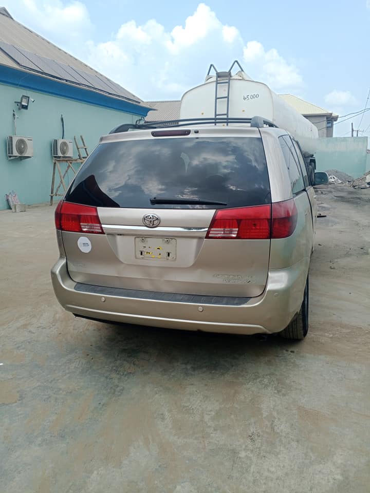 A picture of Toyota Sienna