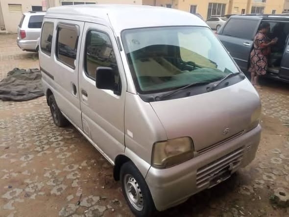 A picture of Suzuki Mini Bus