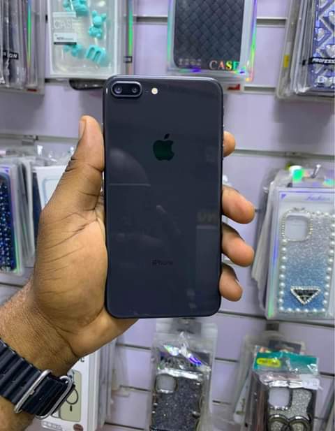 A picture of IPHONE 8 64
