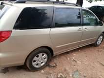 A picture of Distress sale of sienna 2006 model with good engine and
