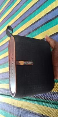 A picture of ondoka na bluetooth spika used from UK kwa bei chee