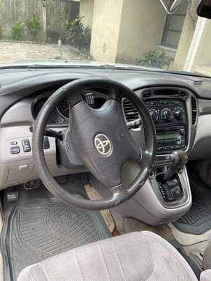 A picture of 03 Highlander