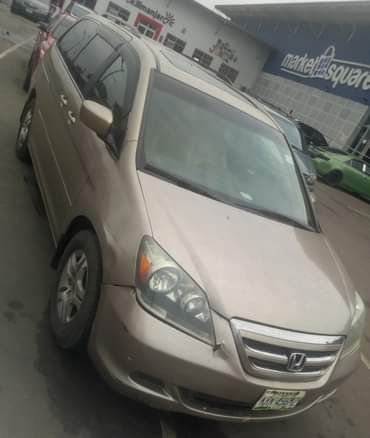 A picture of Honda Odyssey 2007 Model Colour Gold Condition No pin missing